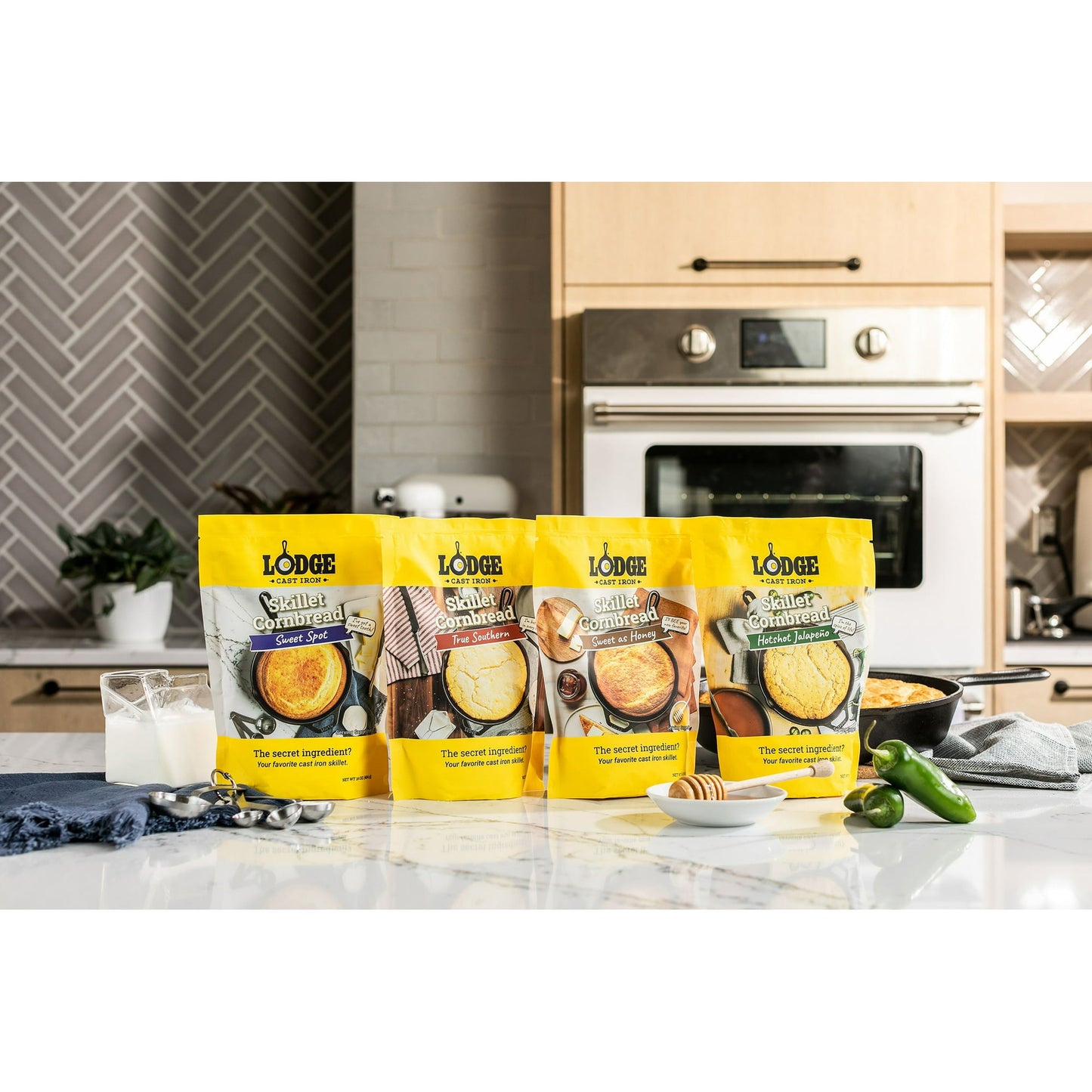 Lodge Cast Iron Skillet Cornbread Mix, Sweet As Honey, 1-Pack, 17.4 oz