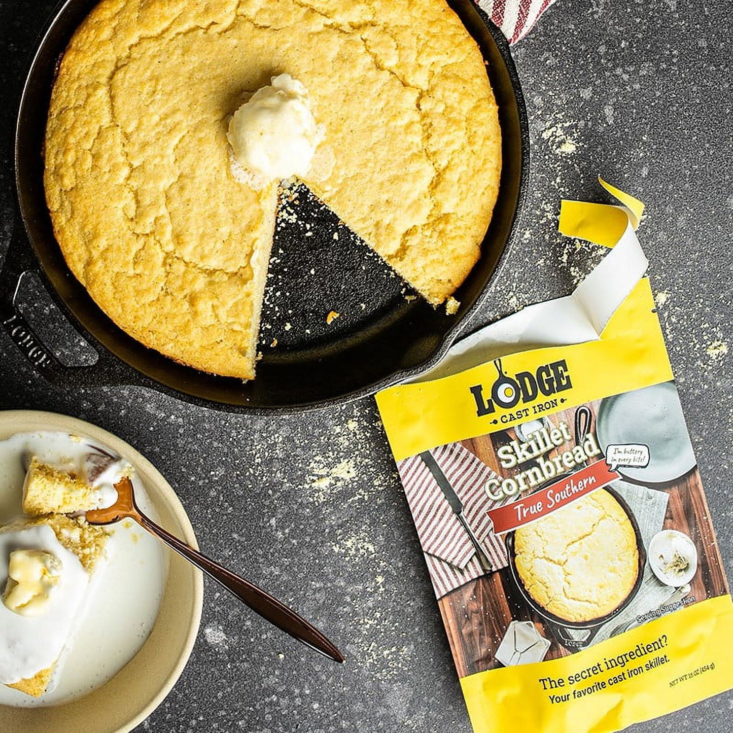Lodge Cast Iron Skillet Cornbread Mix, True Southern, 1-Pack, 16 oz