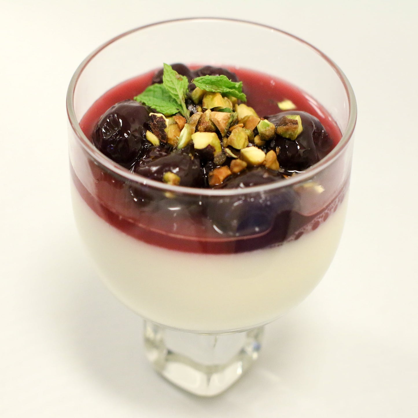 Oregon Fruit Dark Sweet Cherries in Heavy Syrup, 15 oz Can